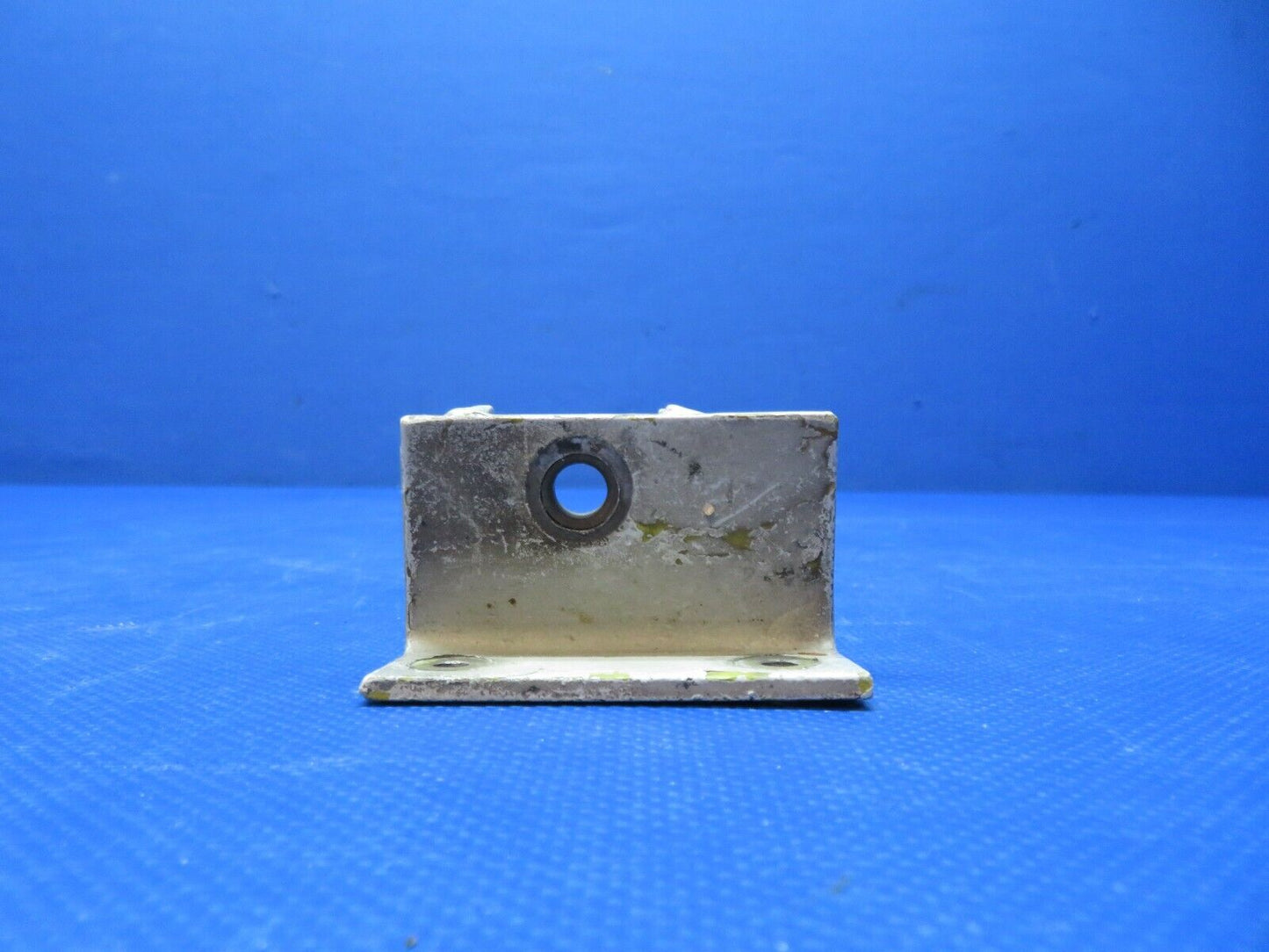 Beech 99 Bracket INBD LH / OTBD RH MG Door P/N 99-810030-18 (0224-295)