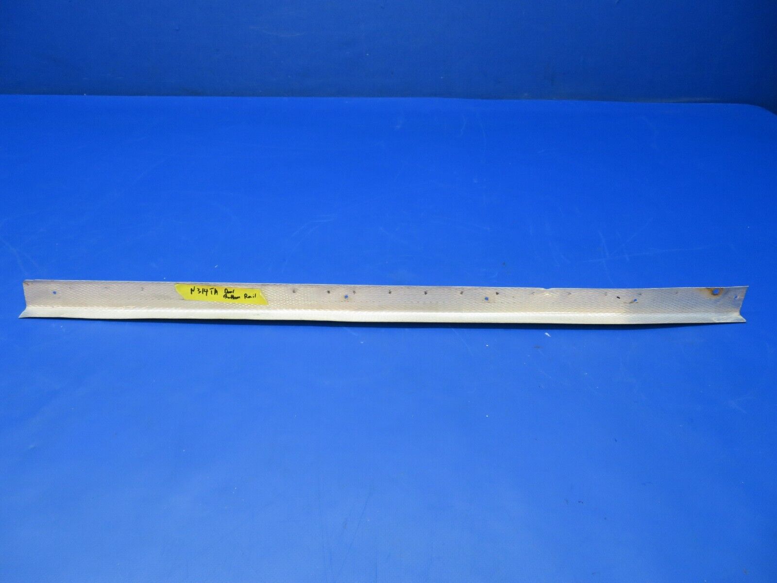 Piper PA-28R-201T Door Sill P/N 76191-02 (1122-478)