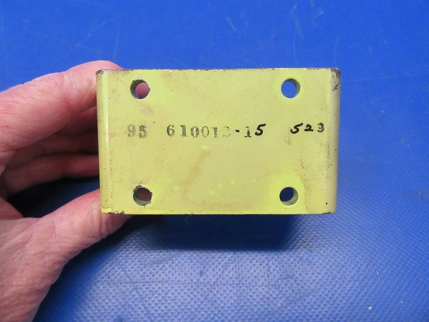 Beech Baron 95-B55 Hinge Assy Elevator P/N 95-610012-15 (1118-50)