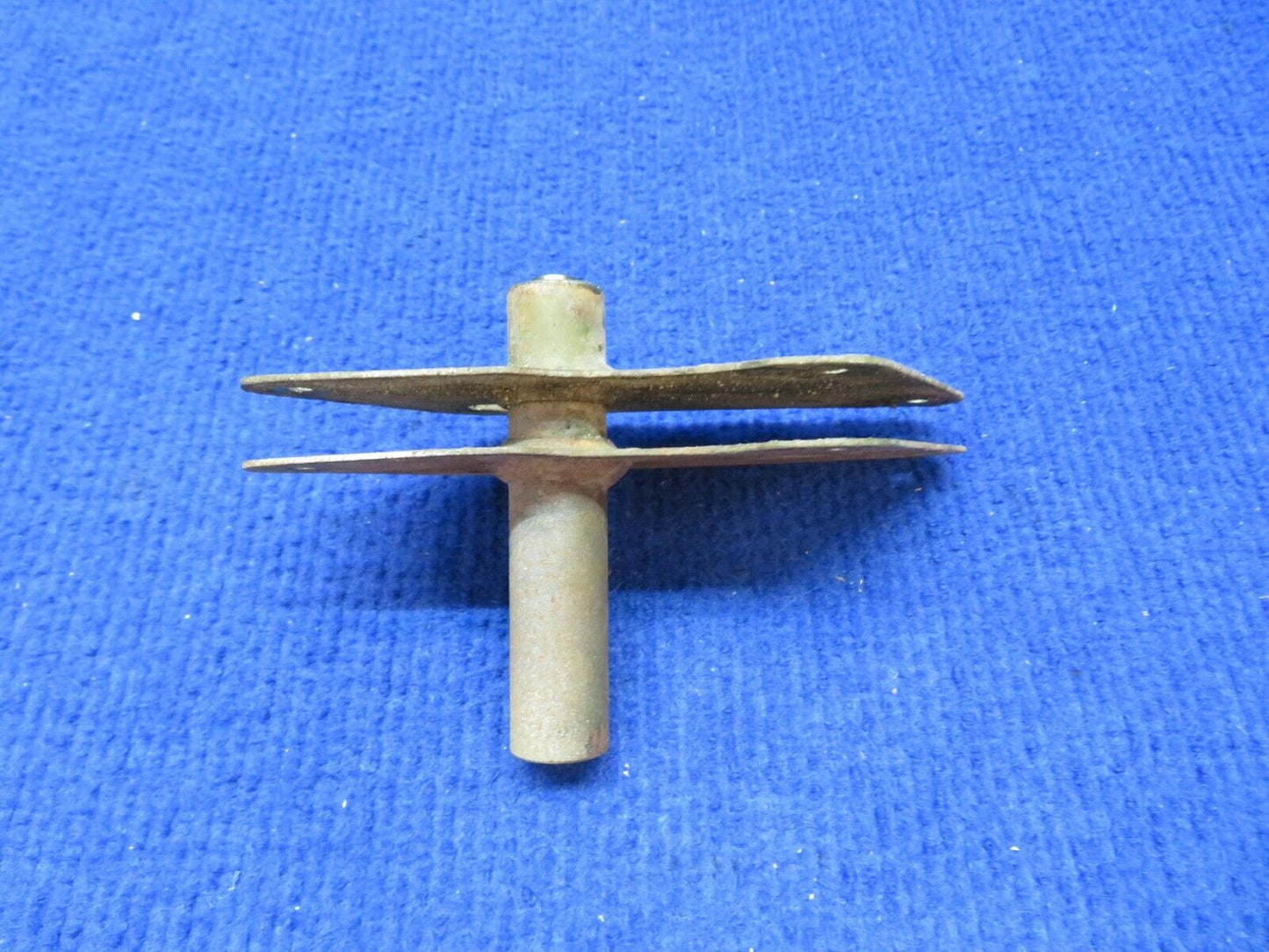 Cessna 182 / 182D Bellcrank Assy LH Aileron P/N 0523223 (0722-427)