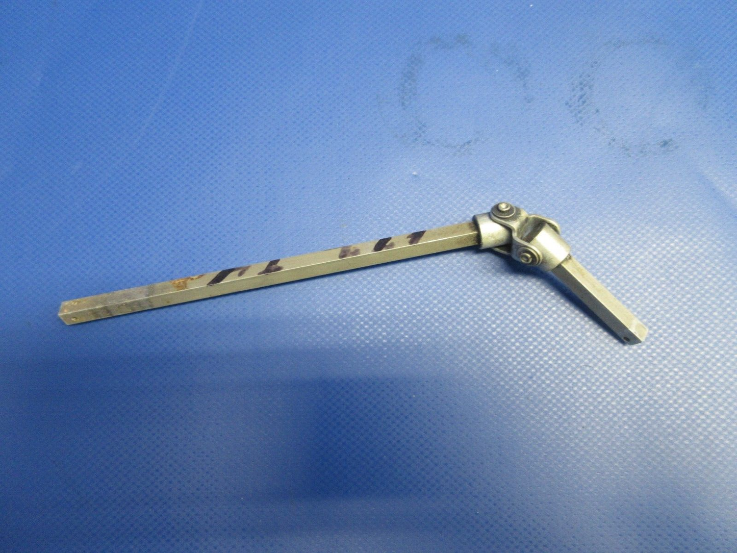 Cessna 172 Fuel Selector valve Shaft Assy P/N 0511157-14 (0224-1117)