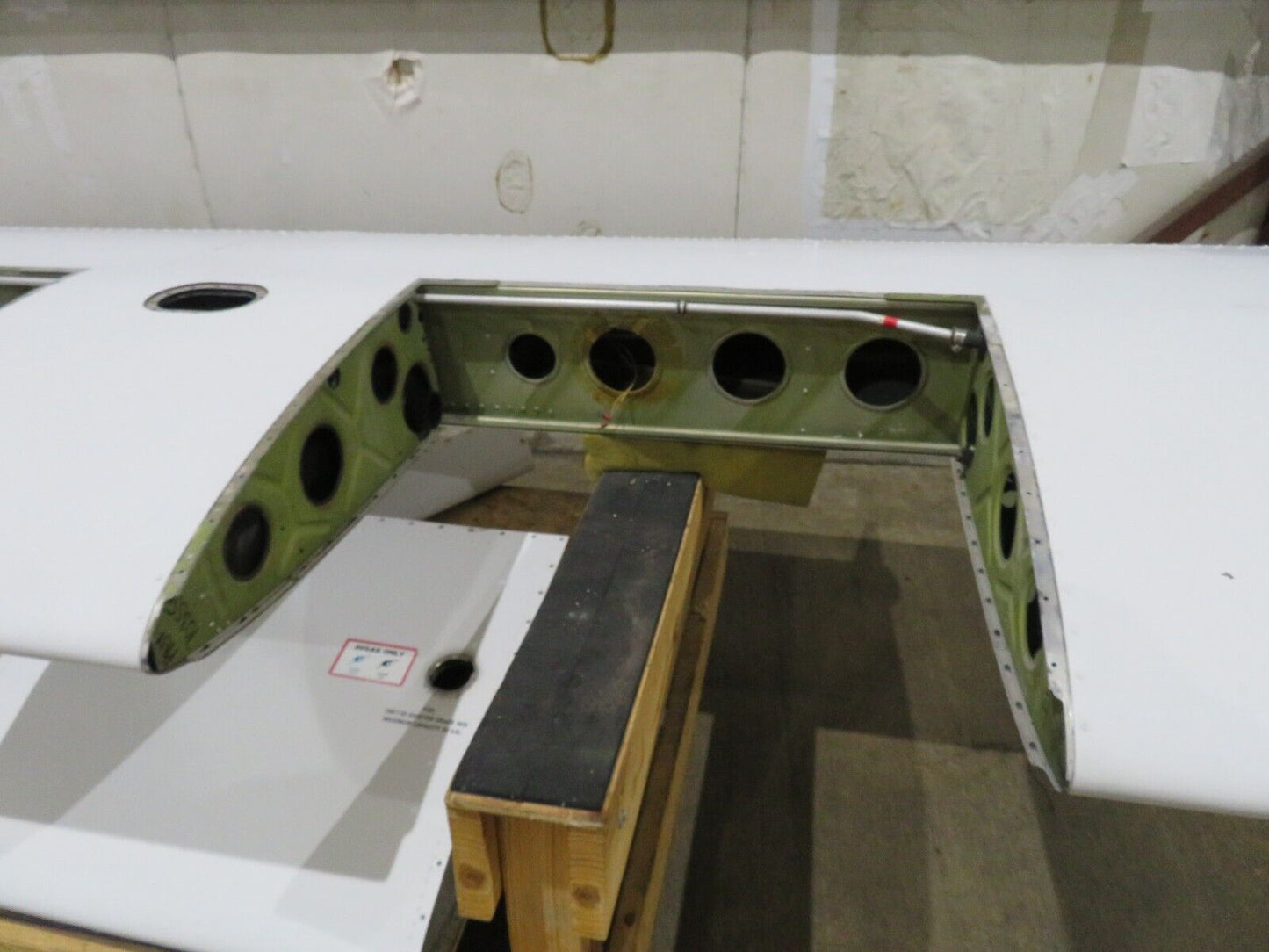 1978 Piper PA-34-200T Seneca LH Wing P/N 37093-03 (0423-104)