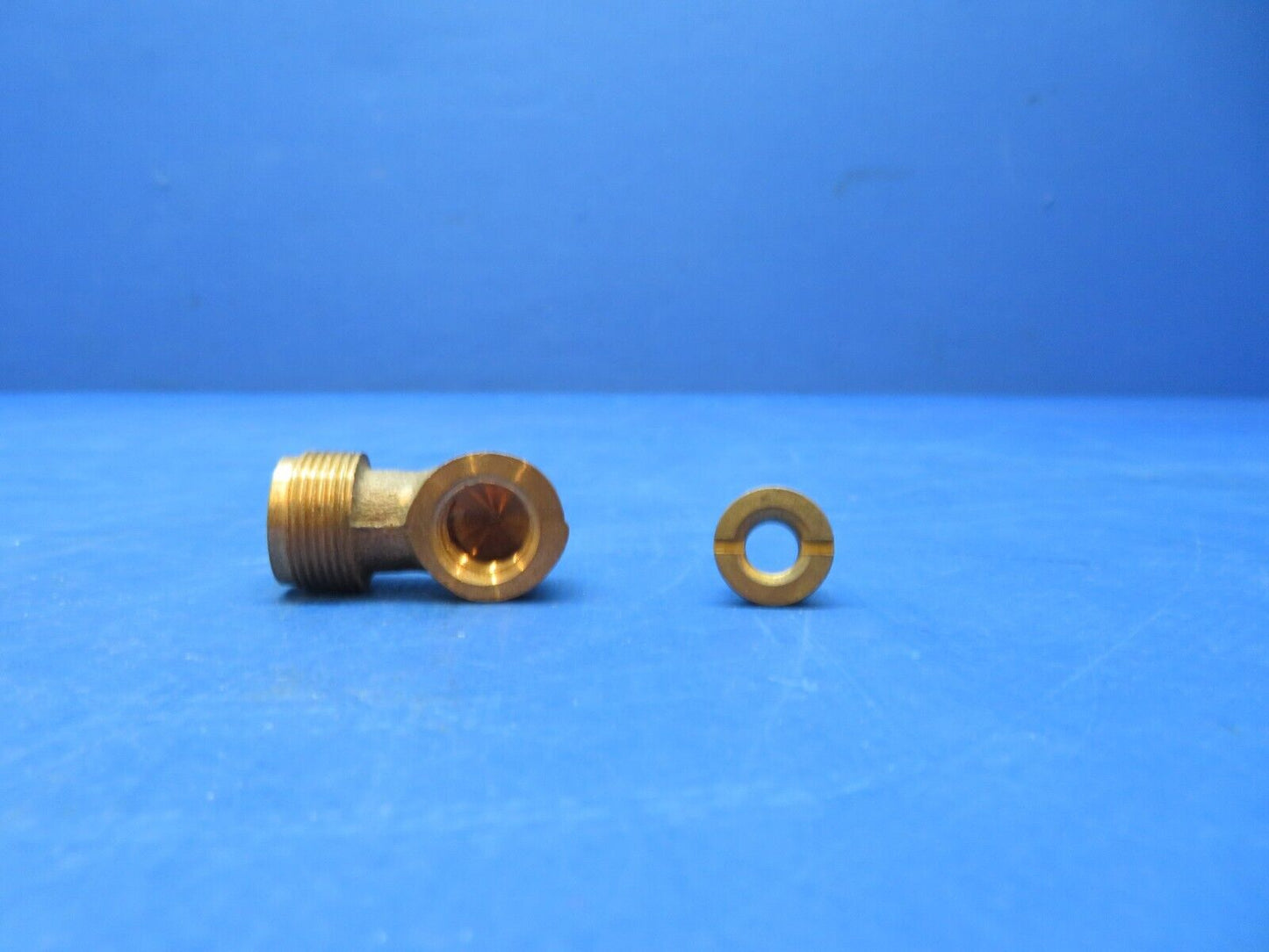 Fitting & Insert P/N 6818, 6817 NOS (1023-189)