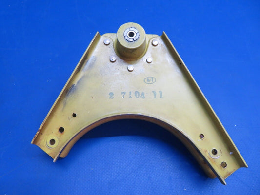 Lake LA-4-200 RH Bellcrank Assy Aileron Trim Controls P/N 2-7104-2 (1222-958)