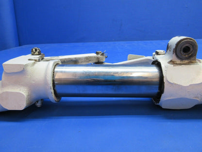 Cessna 310 / 310I LH Main Gear Strut Assy w/ Truss P/N 0841000-109 (1023-702)