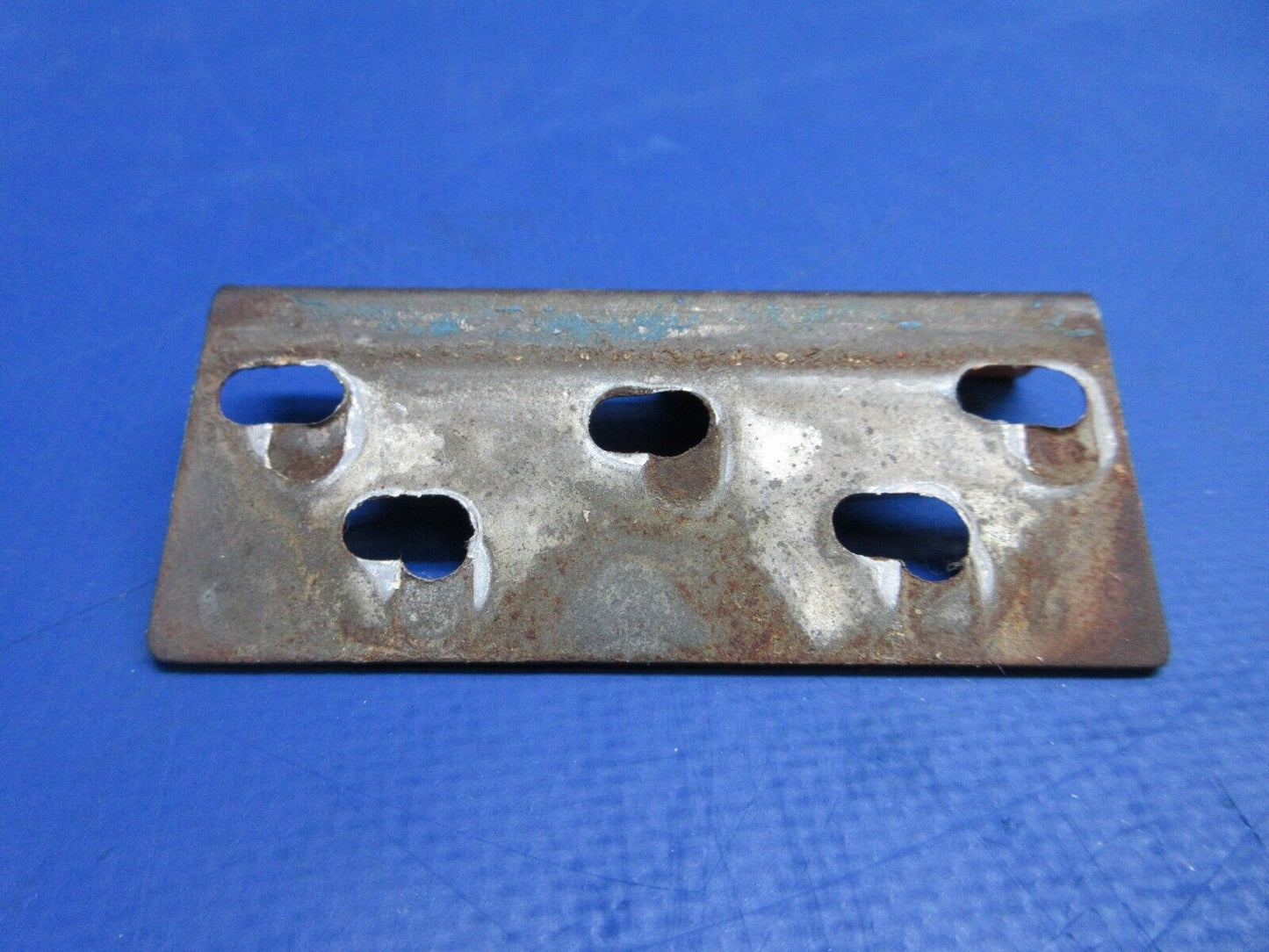 Cessna 188B AGpickup Cabin Door Hinge Half LWR FWD P/N 1610017-2 (0723-224)