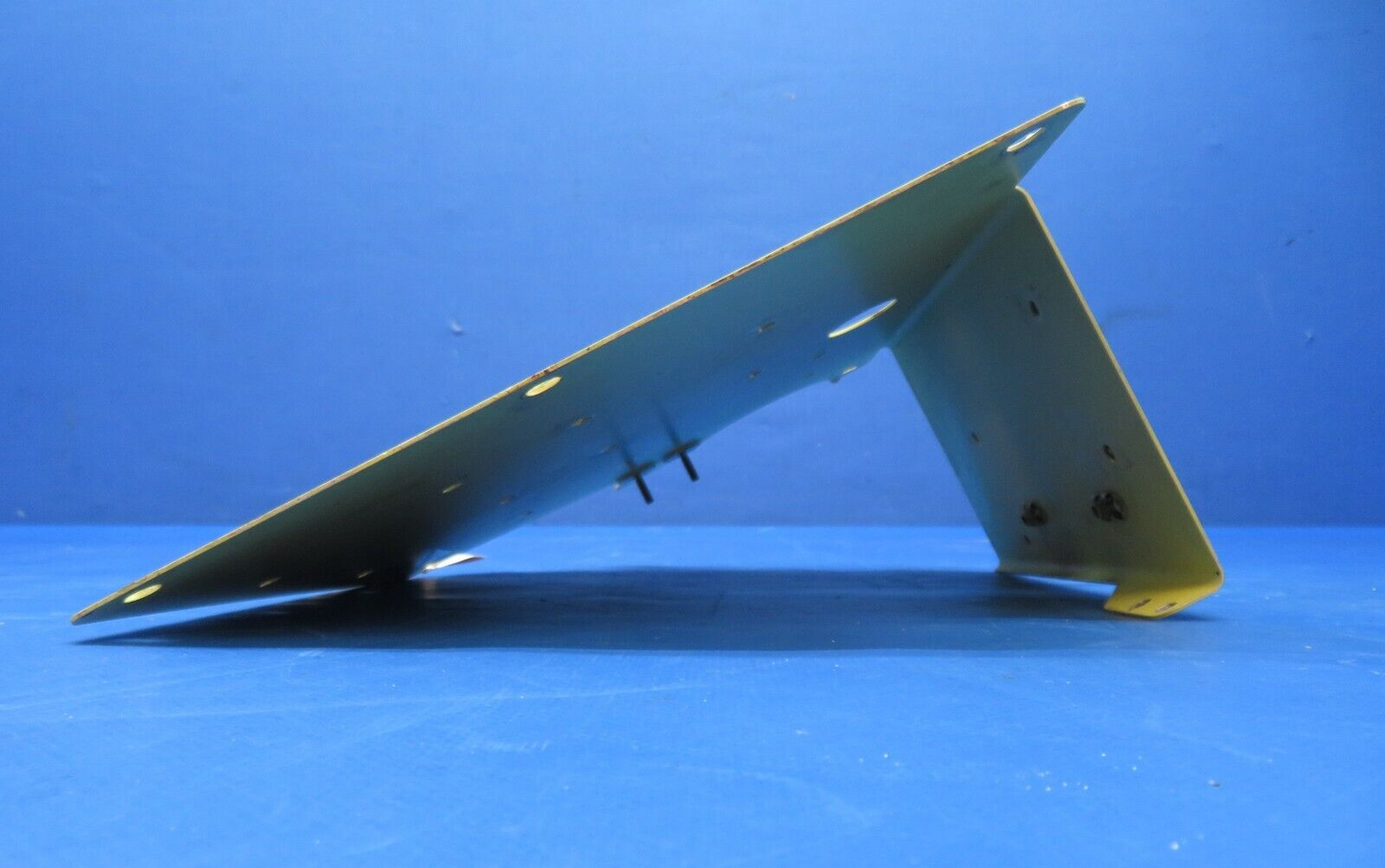 Beech 95-B55 Aerospace System TKS DeIce Mounting Bracket P/N 09920-01 (0623-481)