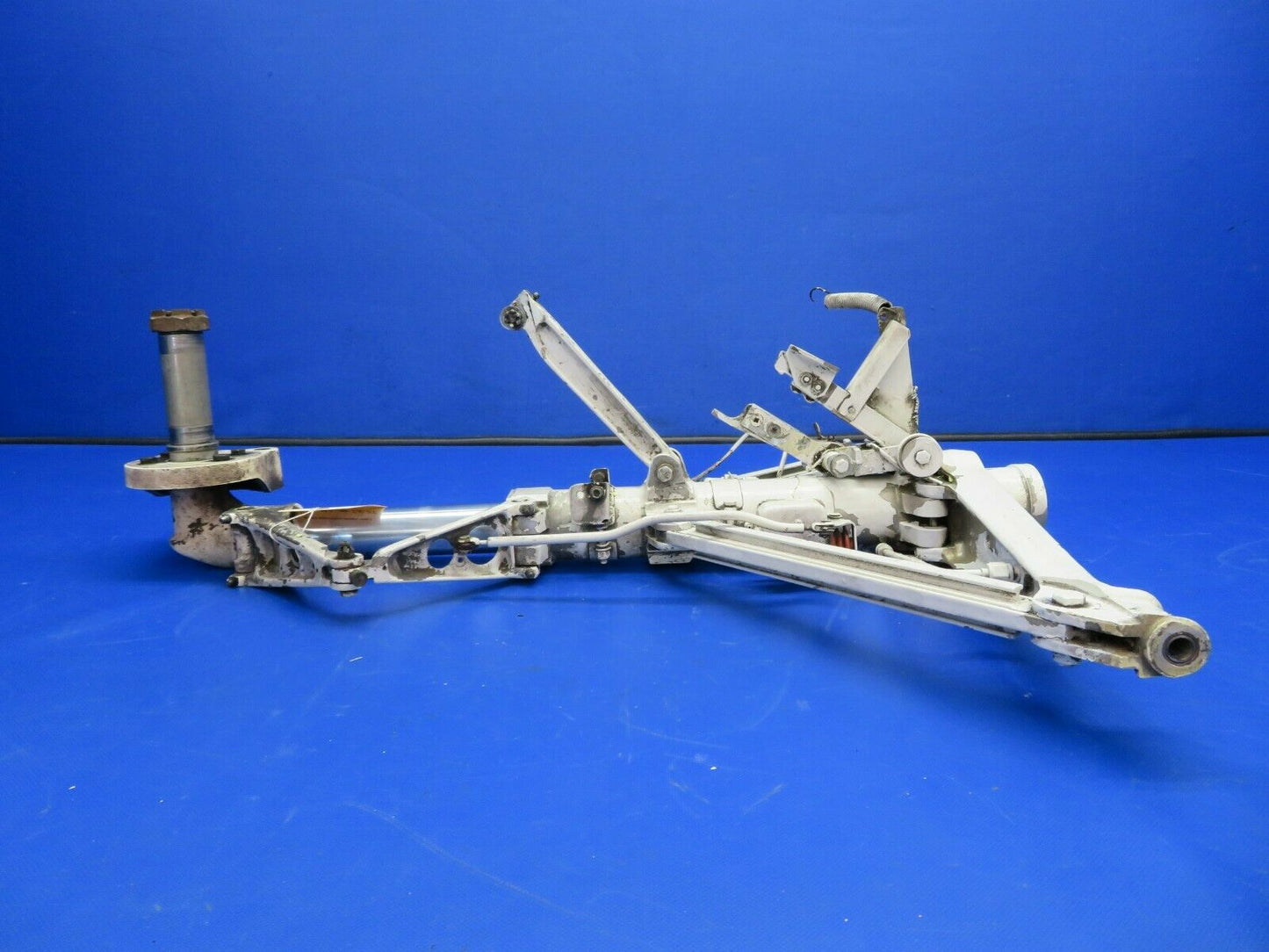 Beech 58 Baron Main Gear Assy LH P/N 95-810002-755 (0521-744)