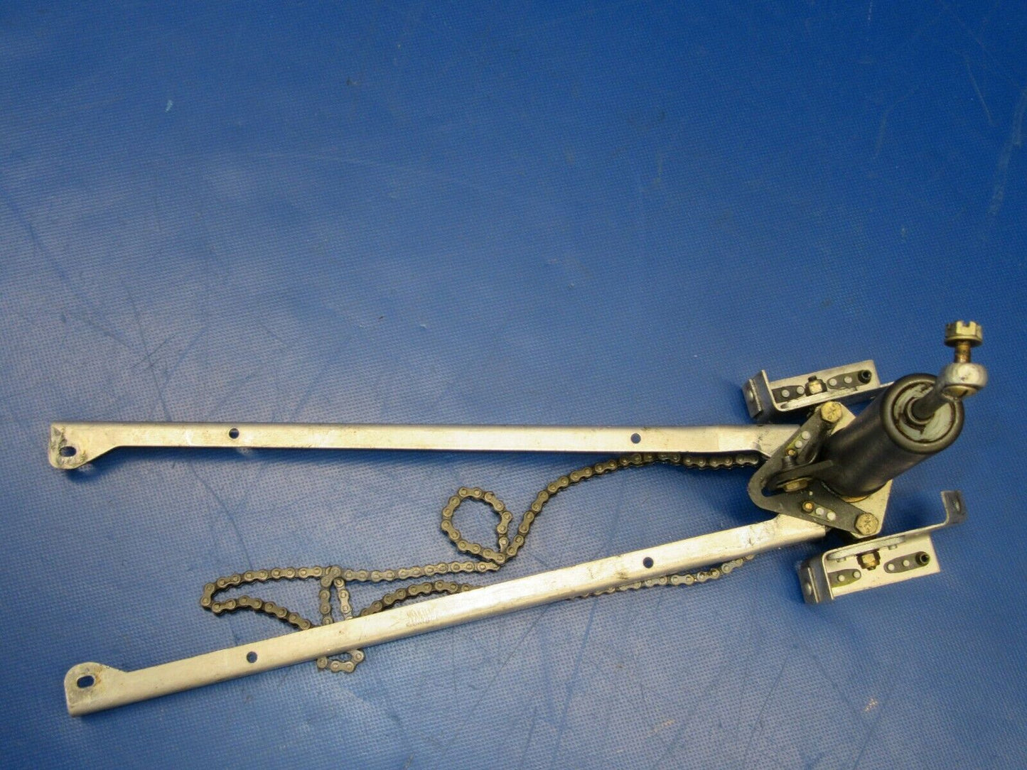 Cessna 210 / P210N Rudder Trim Bungee & Chain 1261462-1 (0919-77)