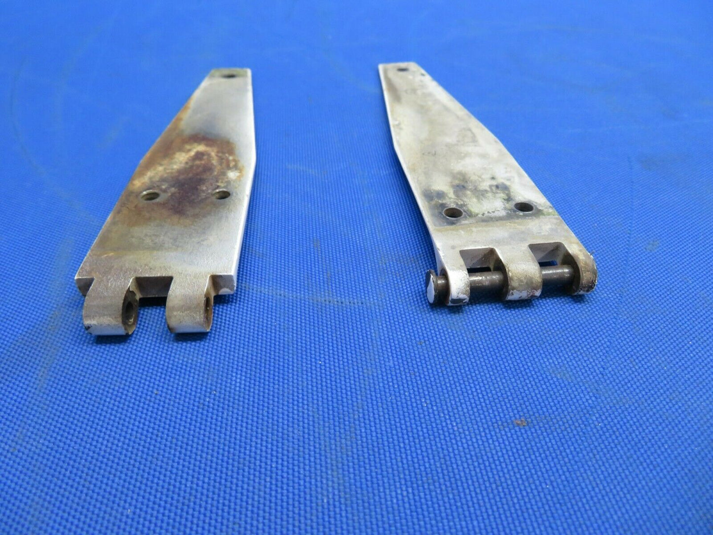 Rockwell Commander Hinge Upper Cabin Door P/N 43723-1, 43722-3 (1020-504)