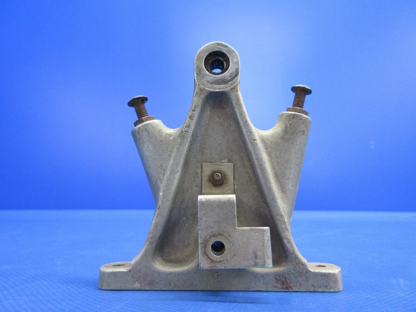 Piper PA23-150 Apache Stabilizer Bracket P/N 17051-00 (0224-1623)