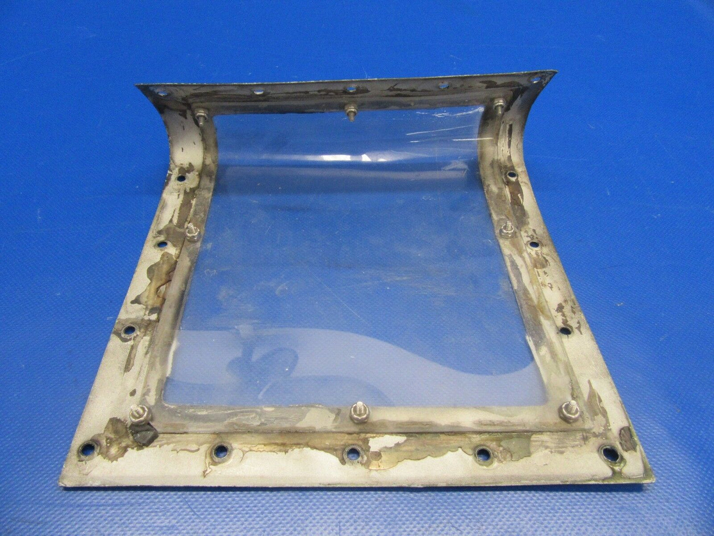 Beech Baron Lens & Retainer Landing Light LH P/N 96-170000-7 (1117-138)