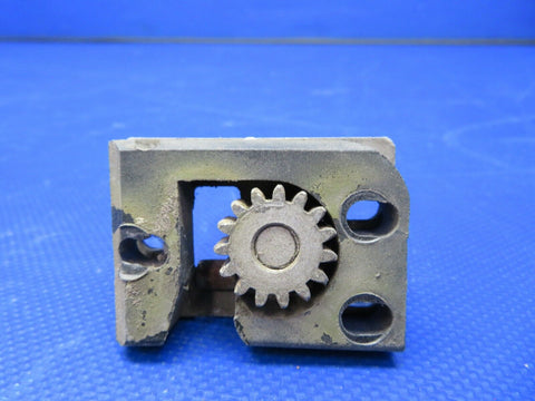 Cessna 210 / T210L Cabin Door Clutch Assy RH P/N 0711694-12 (0621-989)