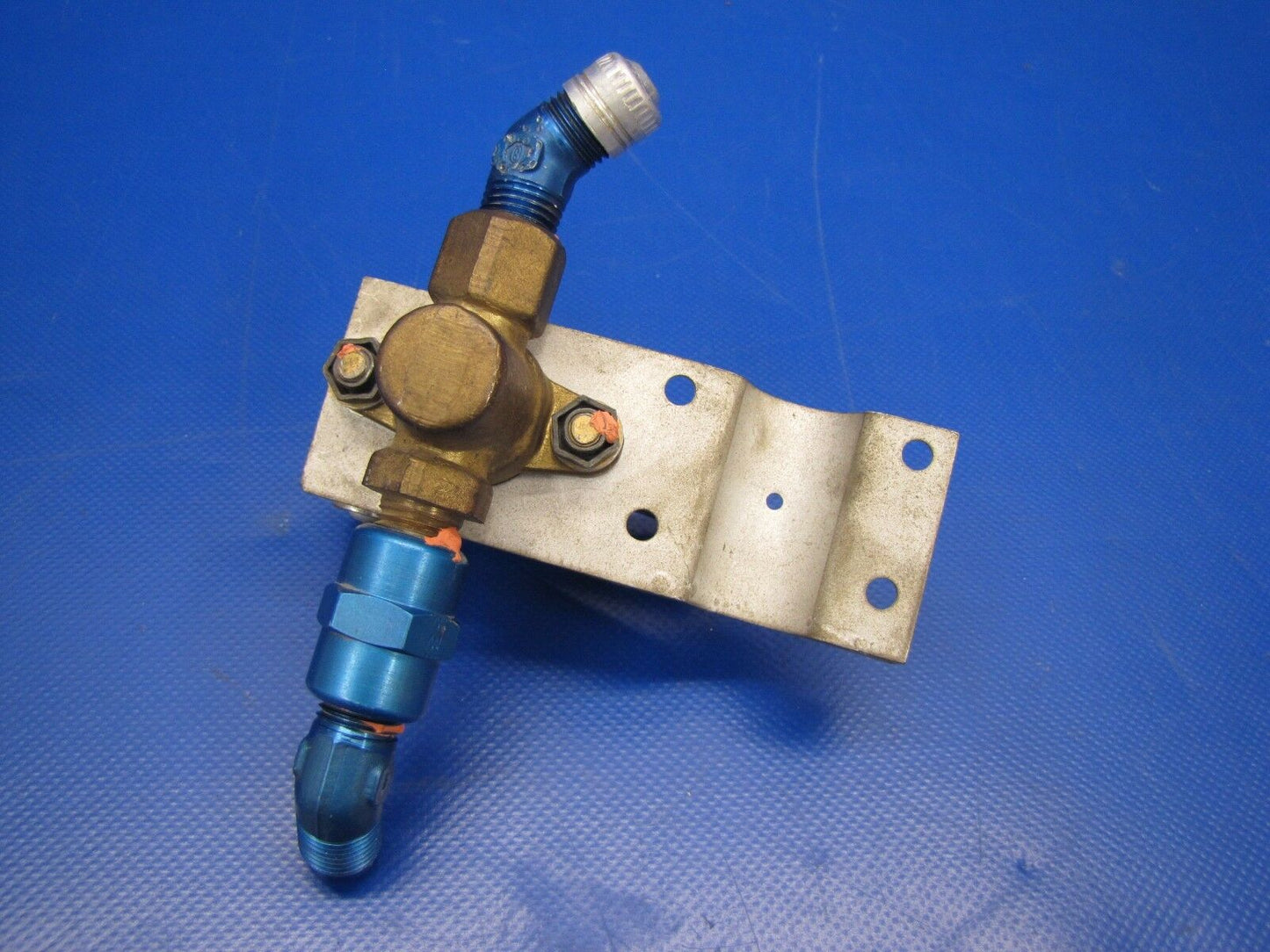Cessna 180 185 Drain Valve Assy Oil Sump P/N 1656006-1 (0517-123)