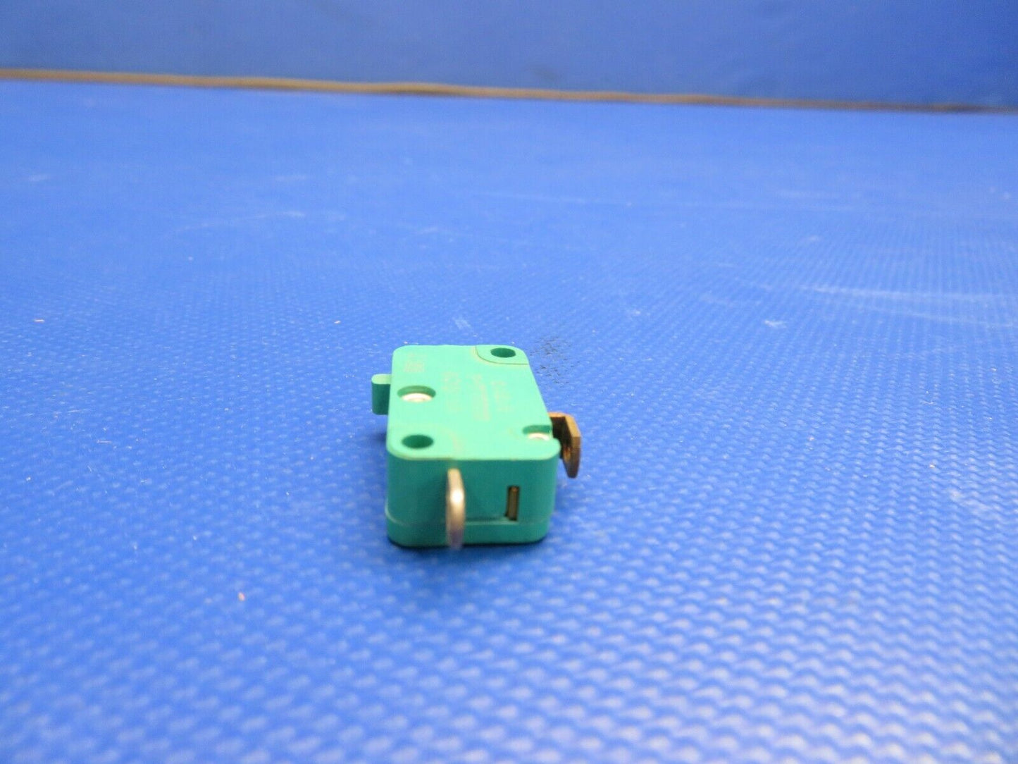 Honeywell Microswitch / Switch P/N V3-1002, MS25253-1 NOS (1120-394)
