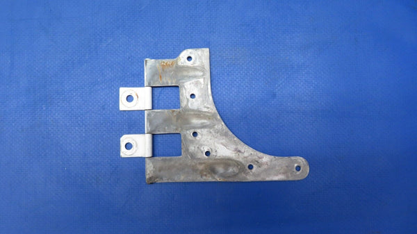 Cessna 150 / 150F LH Upper Door Hinge Bracket P/N 0411602-1 (0523-839)