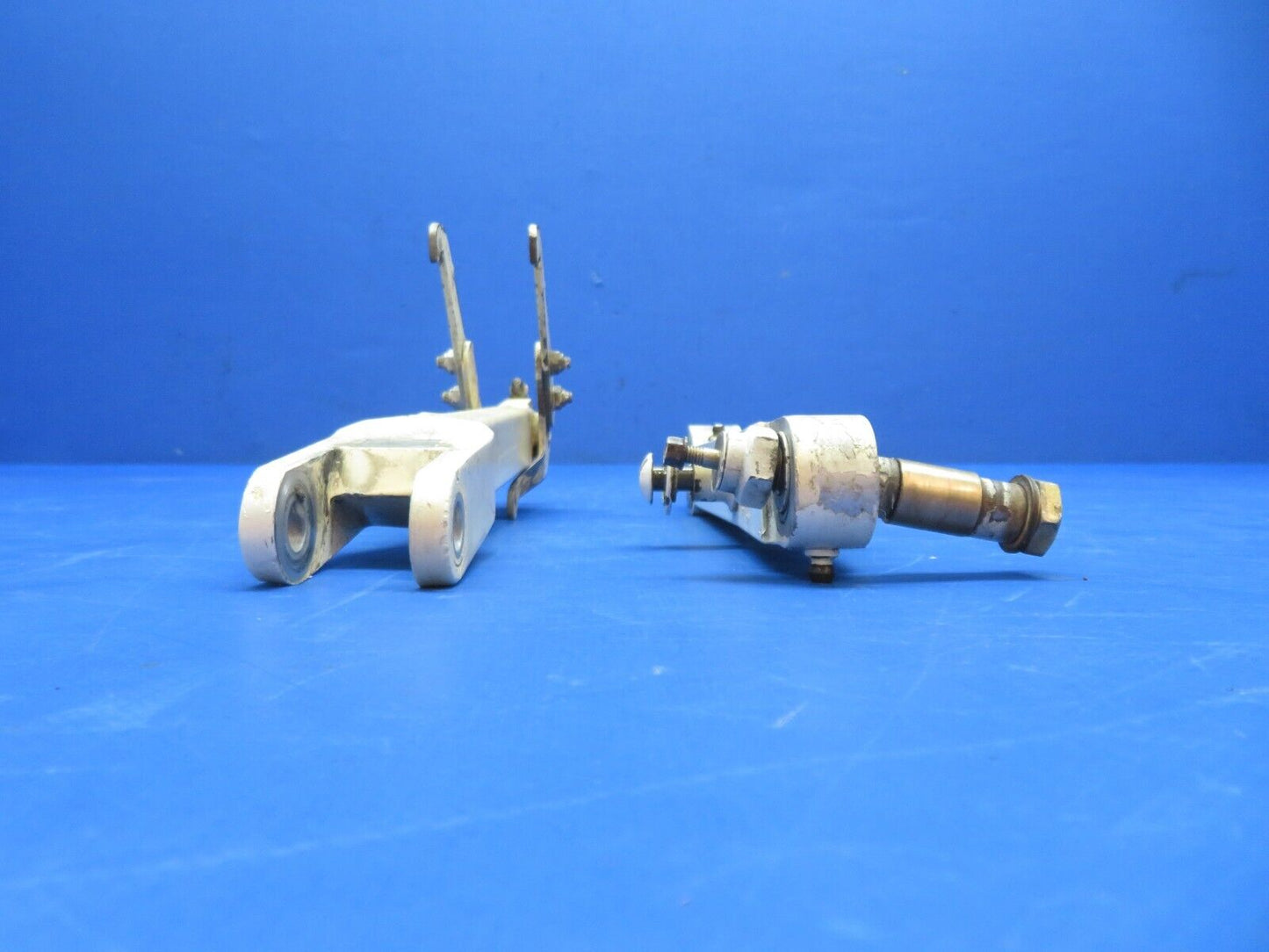 Cessna 310 / 310Q LH Side Brace Assy MG Retract P/N 5141001-33 (0823-787)
