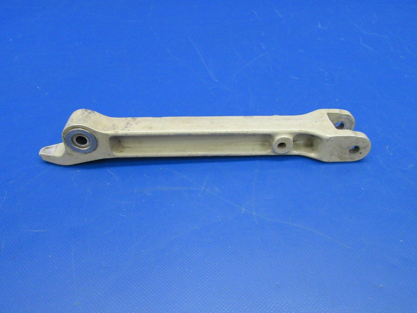 Cessna 310 Main Landing Gear Link LH P/N 0841103-7 & 0841103-11 (0519-190)