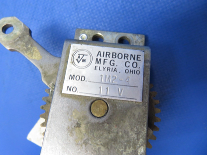 Cessna 310 / 310Q Airborne RH Fuel Selector Valve Gear Box  P/N 1M2-4 (0823-621)