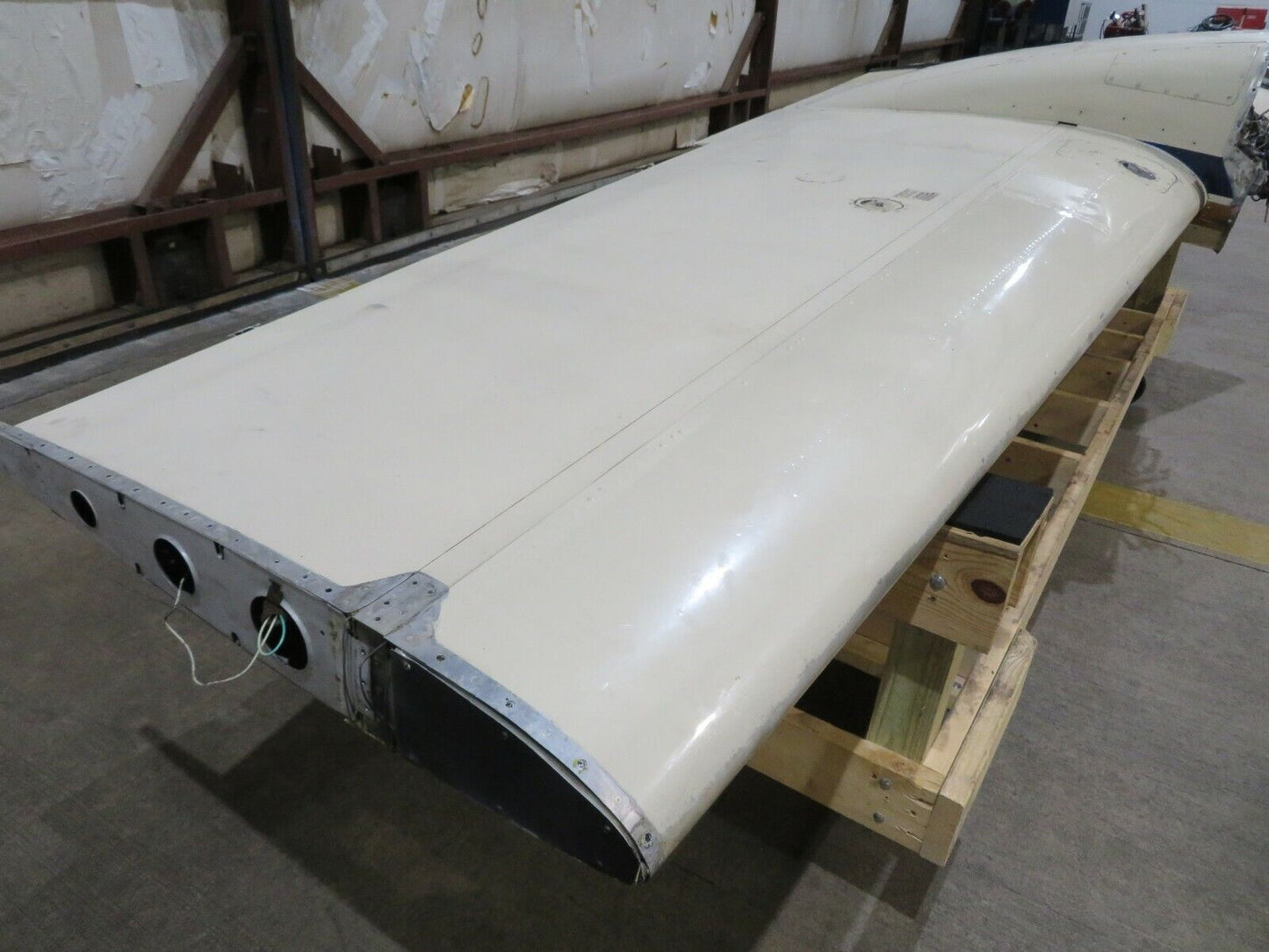 1969 Beech Baron 95-B55 RH Wing P/N 96-110005-610 (0521-101)