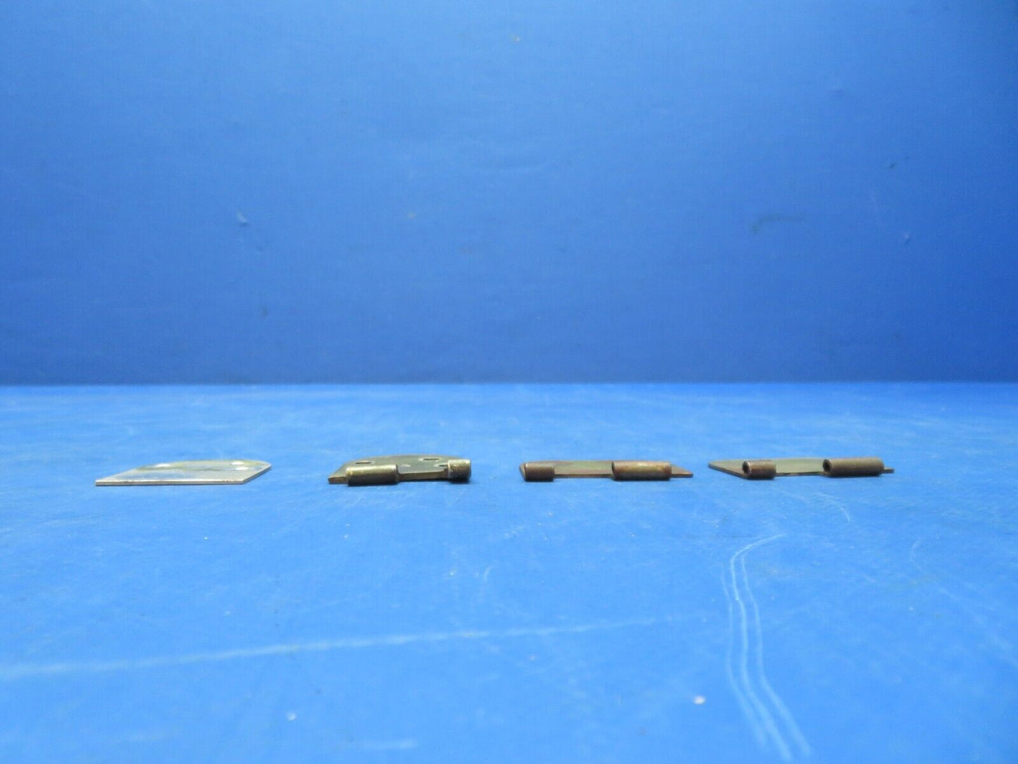 Cessna 172 / 172I LH Cabin Door LWR Hinge, Upper Outer Half 0511237-1 (0923-630)