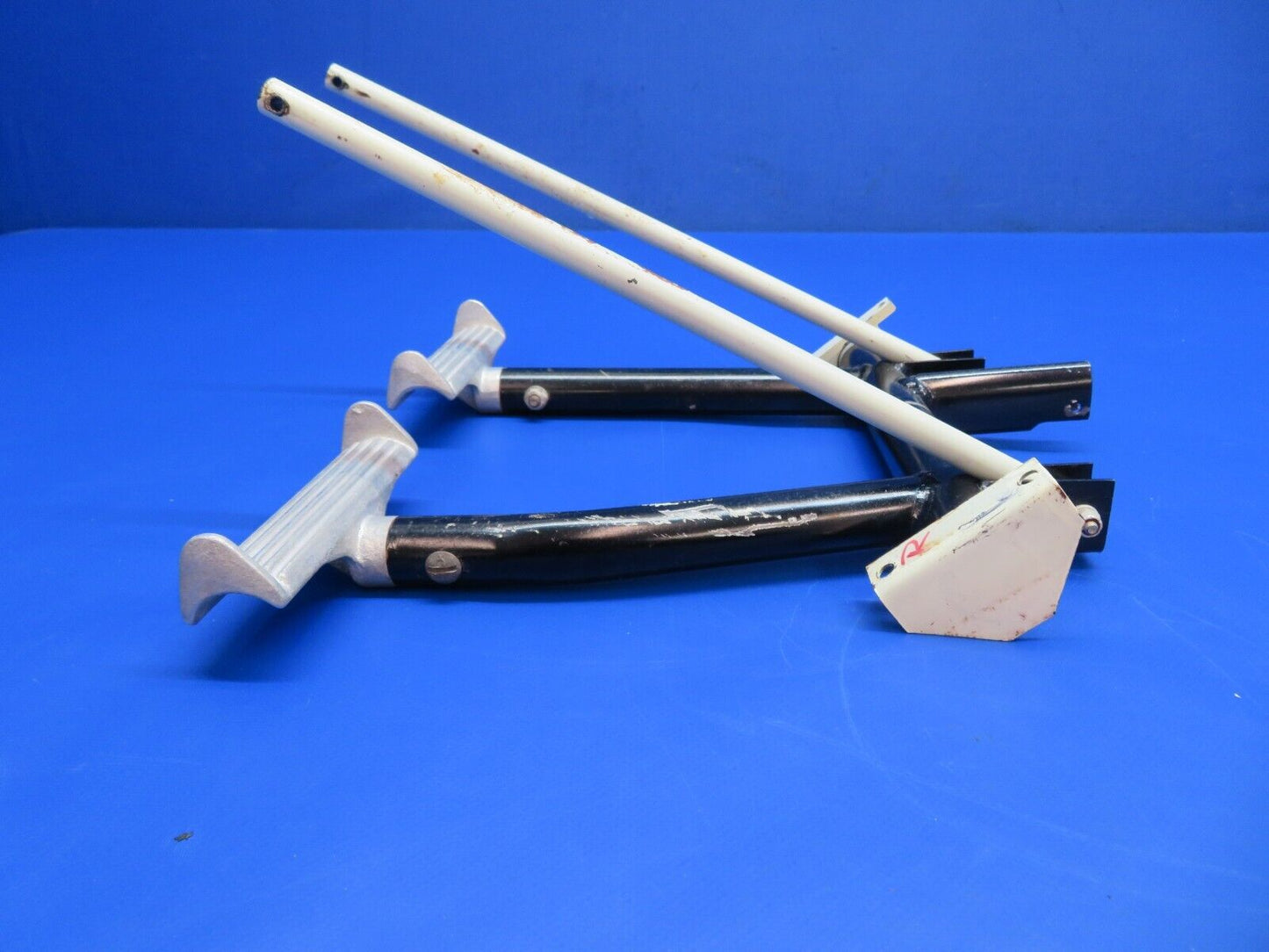 Bellanca 17-30 Viking Co-Pilot Rudder Pedal Assy P/N 19266, 195270 (0922-664)