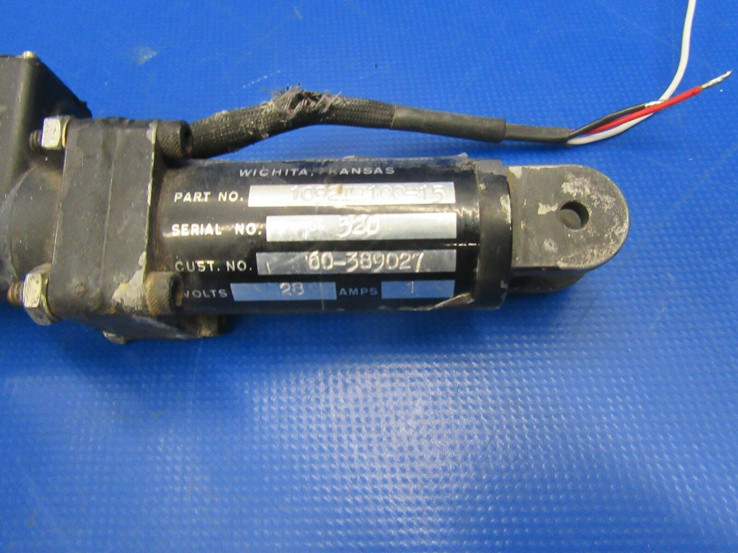 Beech 60 / Beechcraft Duke - Cowl Flap Actuator 28V P/N 60-389027 (0717-99)