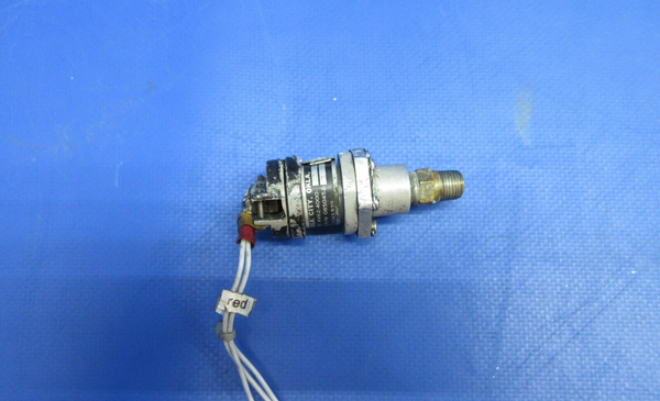 Cessna 310 / 310I Avionics Inc. Pressure Switch P/N AV62-4000-3 (0923-943)