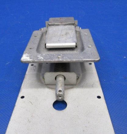 Cessna 172 Door RH Latch Assembly P/N 0511256-2 NOS (1218-197)