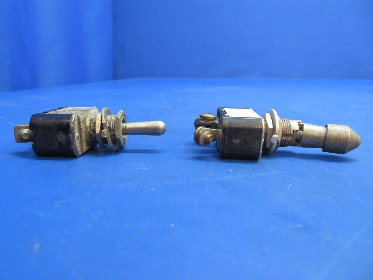 Piper Aerostar 602P Toggle Switch P/N MS25125-C3, MS35058-22 LOT OF 9 (0123-970)