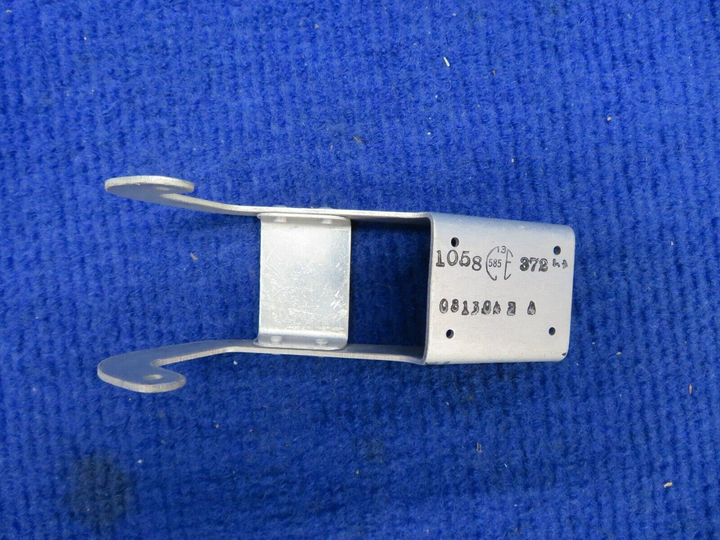 Cessna Hinge Assy P/N 0813042-5 NOS (0522-800)