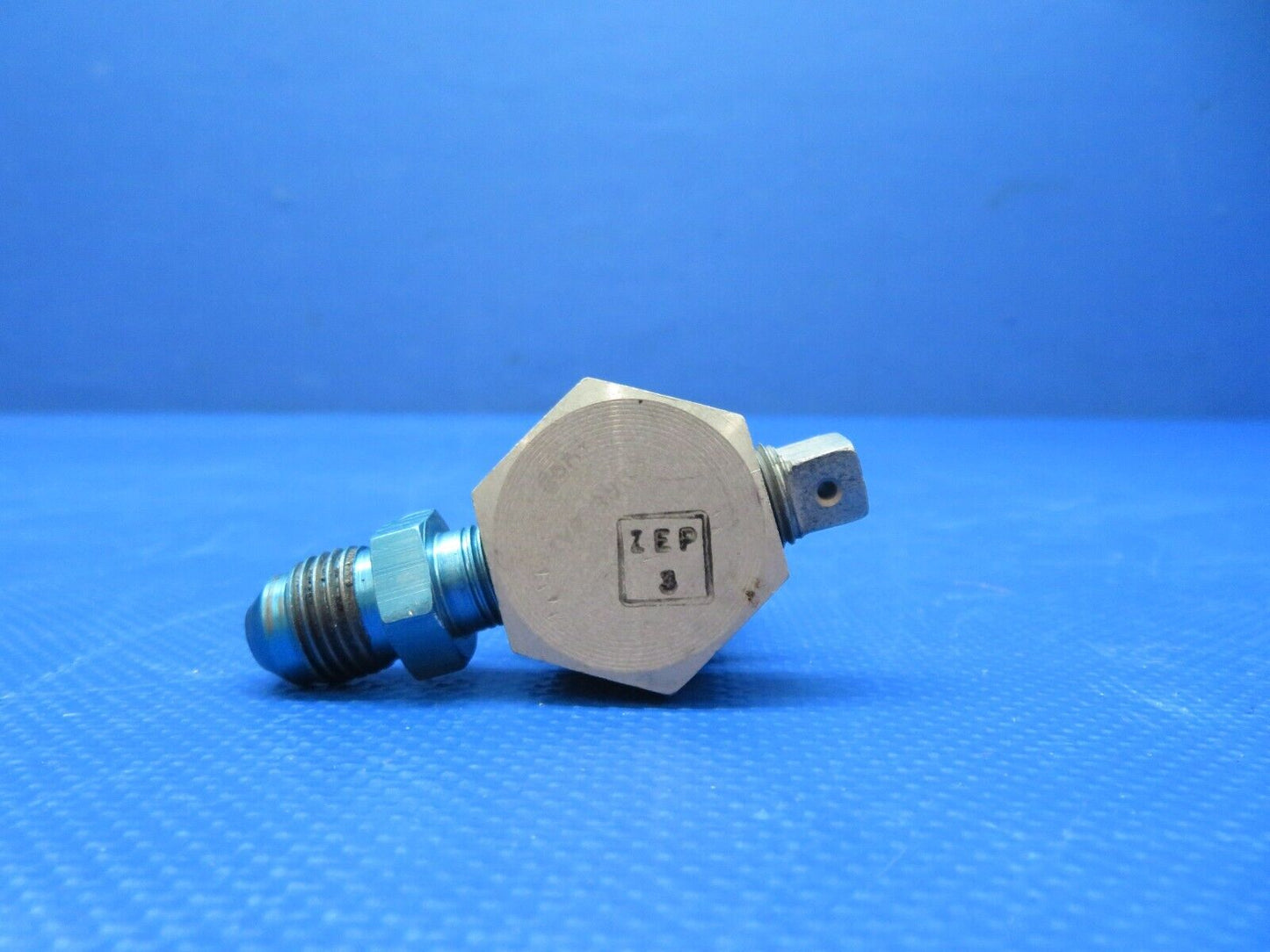 Cessna 401 / 401A Oxygen Outlet Valve P/N C166006-0104 (1223-372)