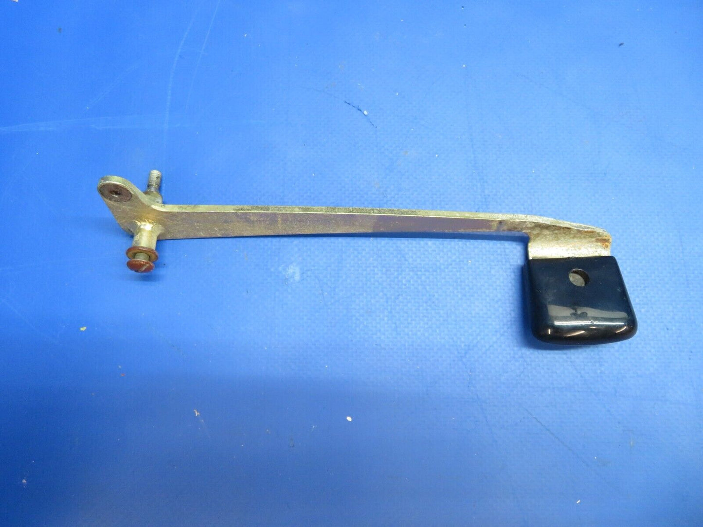 Piper PA-28R-201T Cabin Door Interior Handle P/N 79515-13, 79515-013 (1122-826)