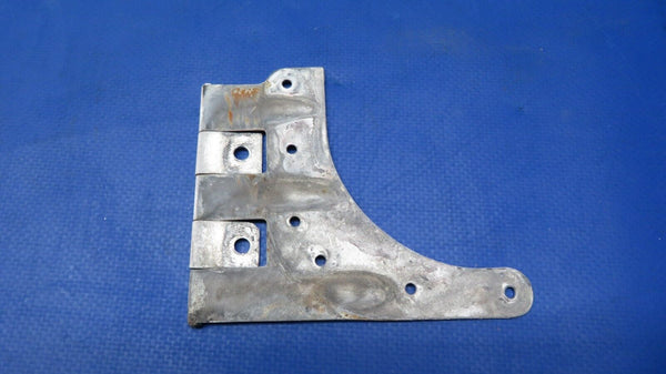 Cessna 150 / 150F LH Upper Door Hinge Bracket P/N 0411602-1 (0523-839)