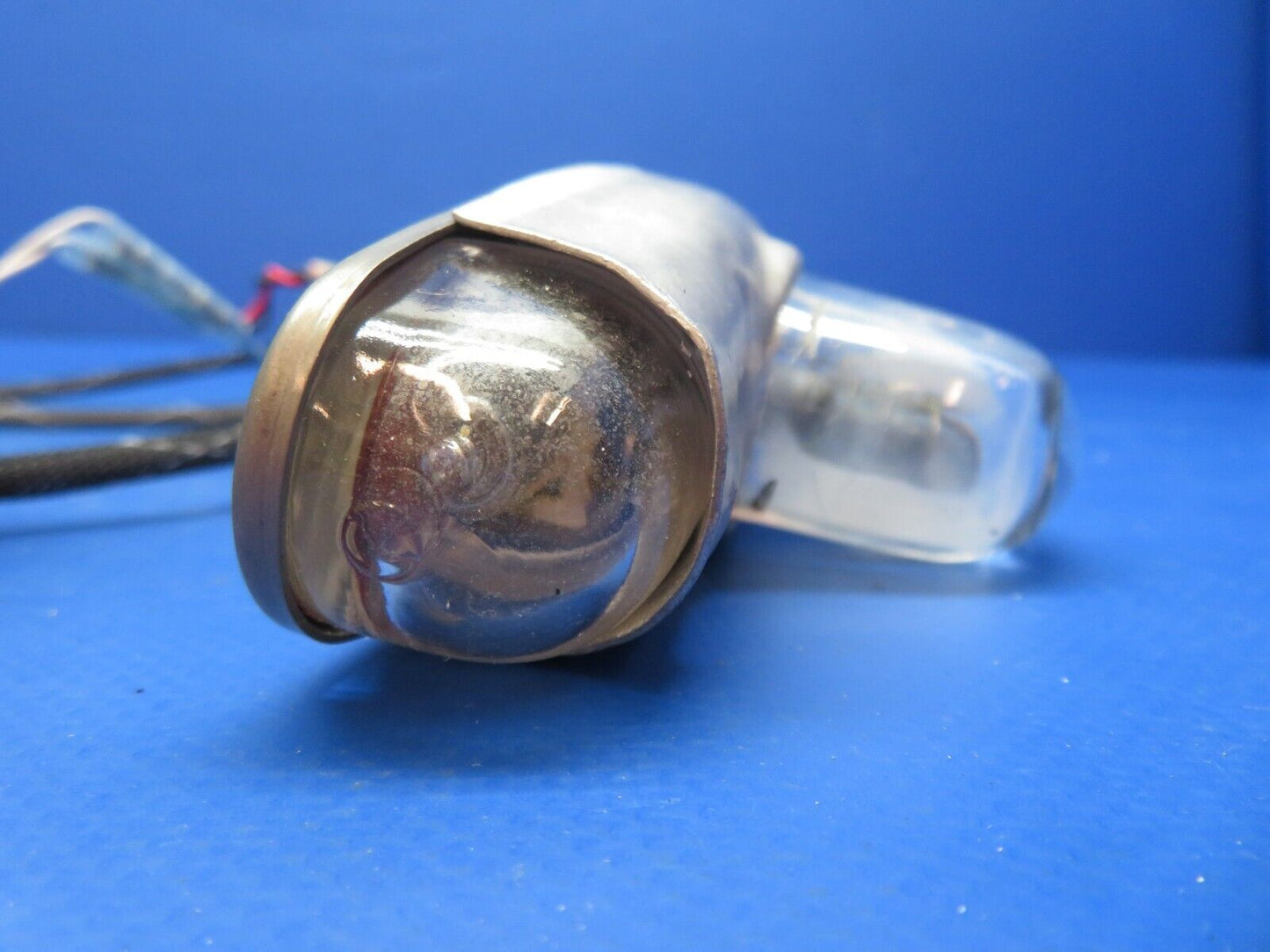 Diamond DA-42 Whelen LH Nav. Light Red Lens w/ Strobe P/N J3340-04 (0523-936)