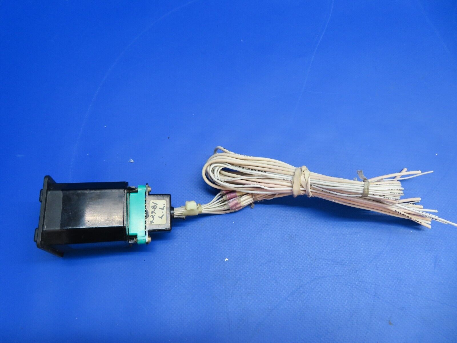 Piper Aerostar 602P King Slaving Accessory w/ Connector P/N 071-1053 (1022-612)