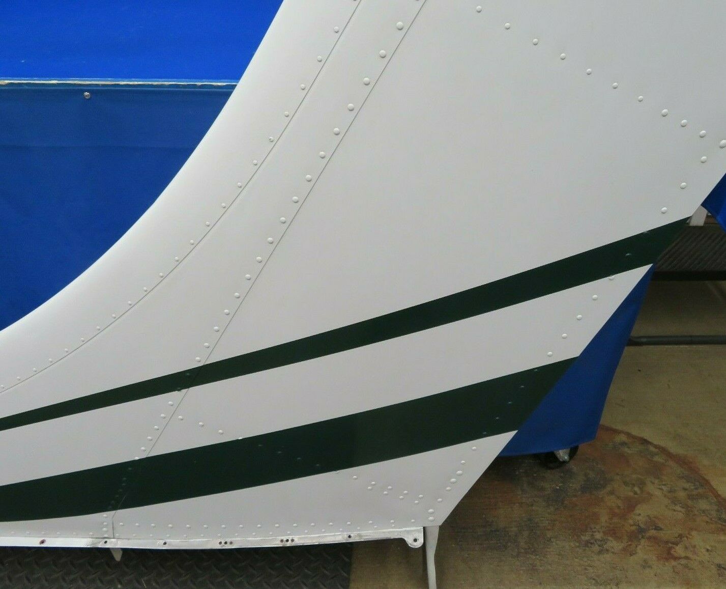 Cessna 182P / 182 Vertical Fin 1231000-23, 1231000-24 (0320-41)