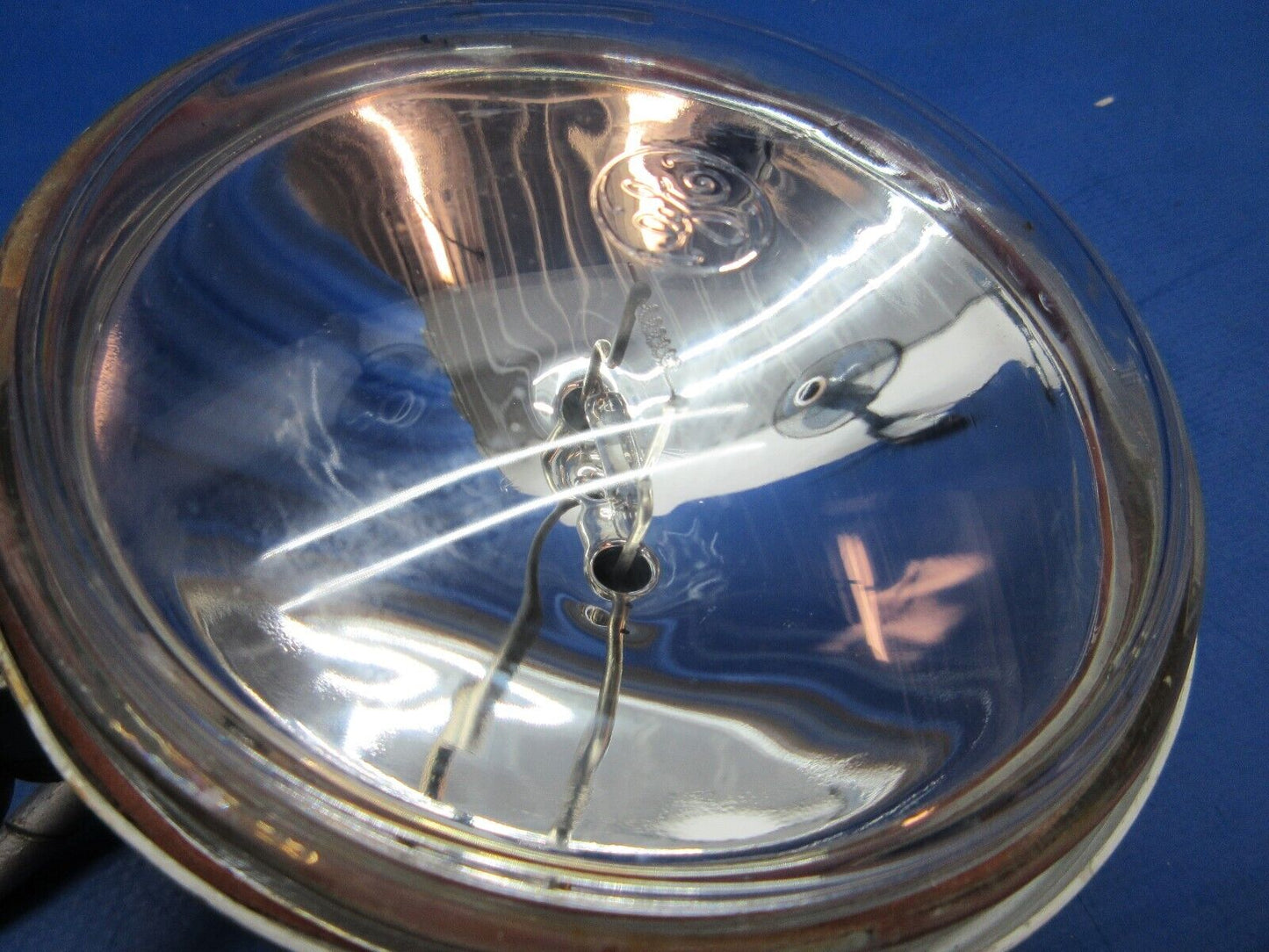 Cessna 310 / 310F Taxi Light Assy w/o Retainer Ring P/N 0842215-8 (1123-819)