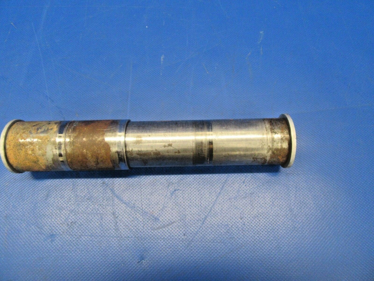 86062-86 Piper PA-24-250 Comanche Axle Main Wheel 6.00 x 6 (0818-373)