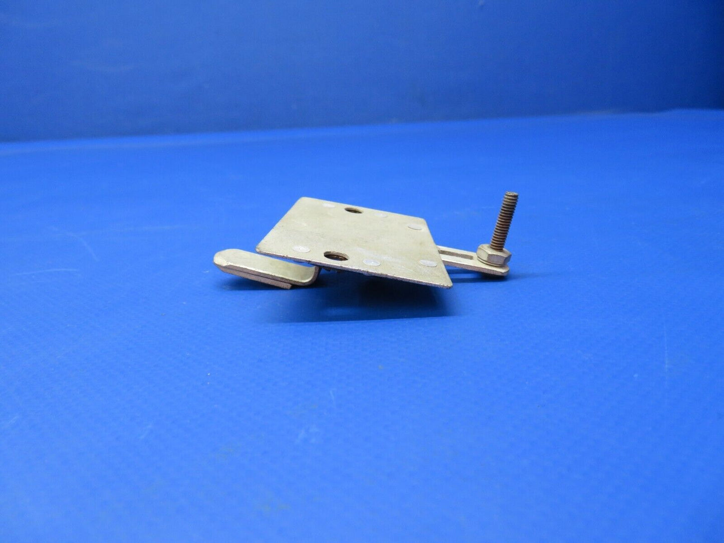 Cessna Thumb Door Latch P/N 0411590-1 (1122-318)
