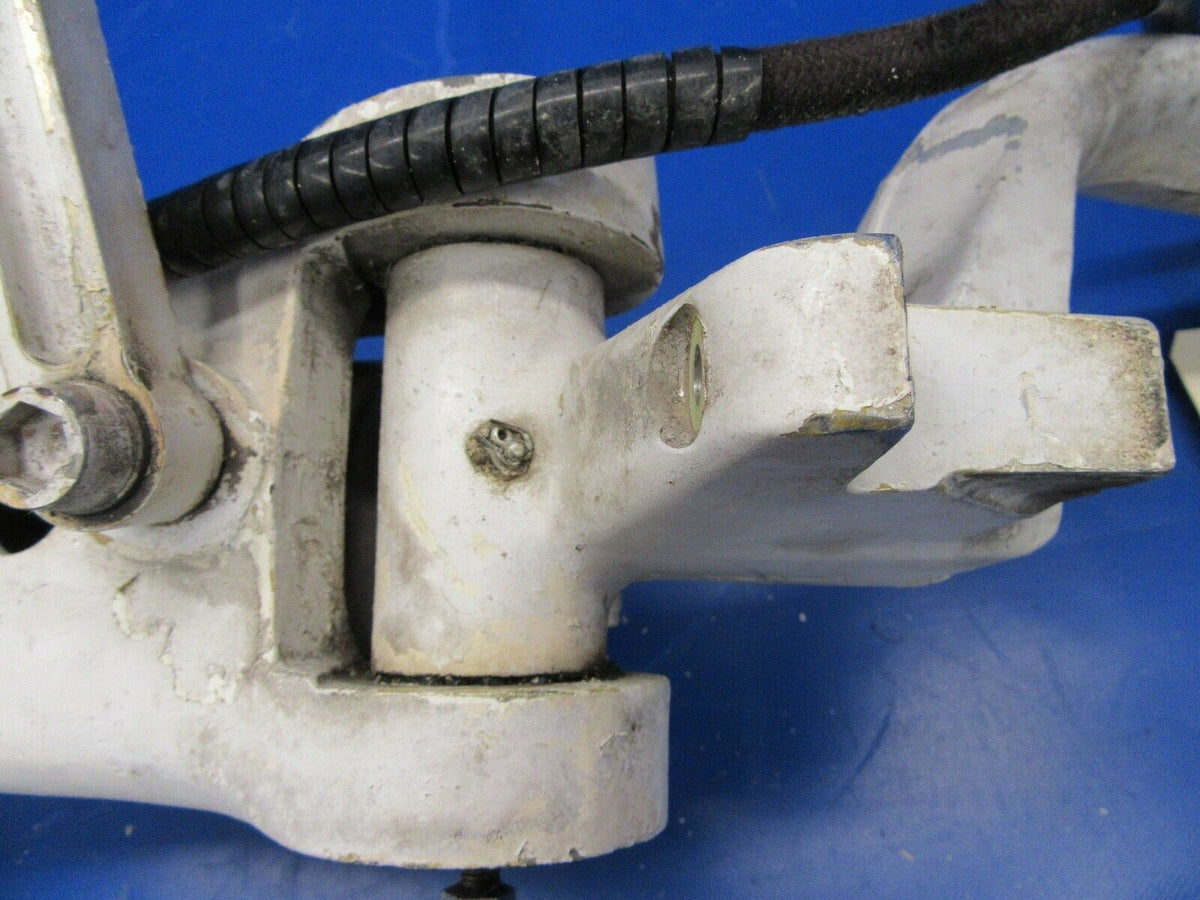 Beech Sierra B24R Main Landing Gear LH P/N 169-810001-601 (0719-217)