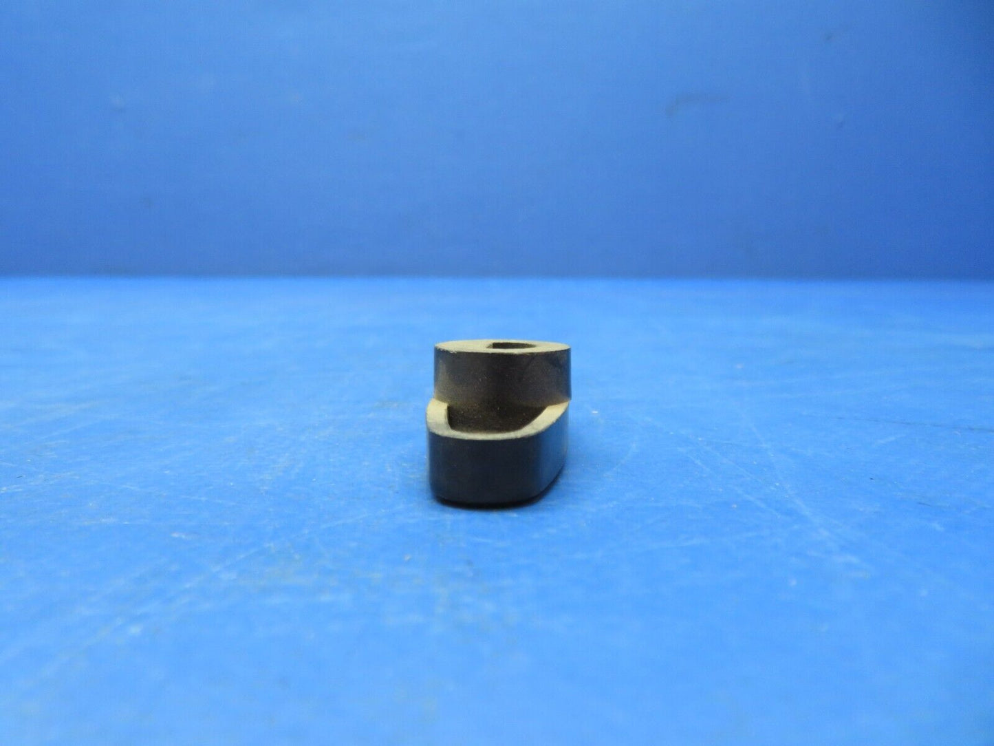 Beech Knob P/N 6307-131 LOT OF 2 NOS (1023-193)