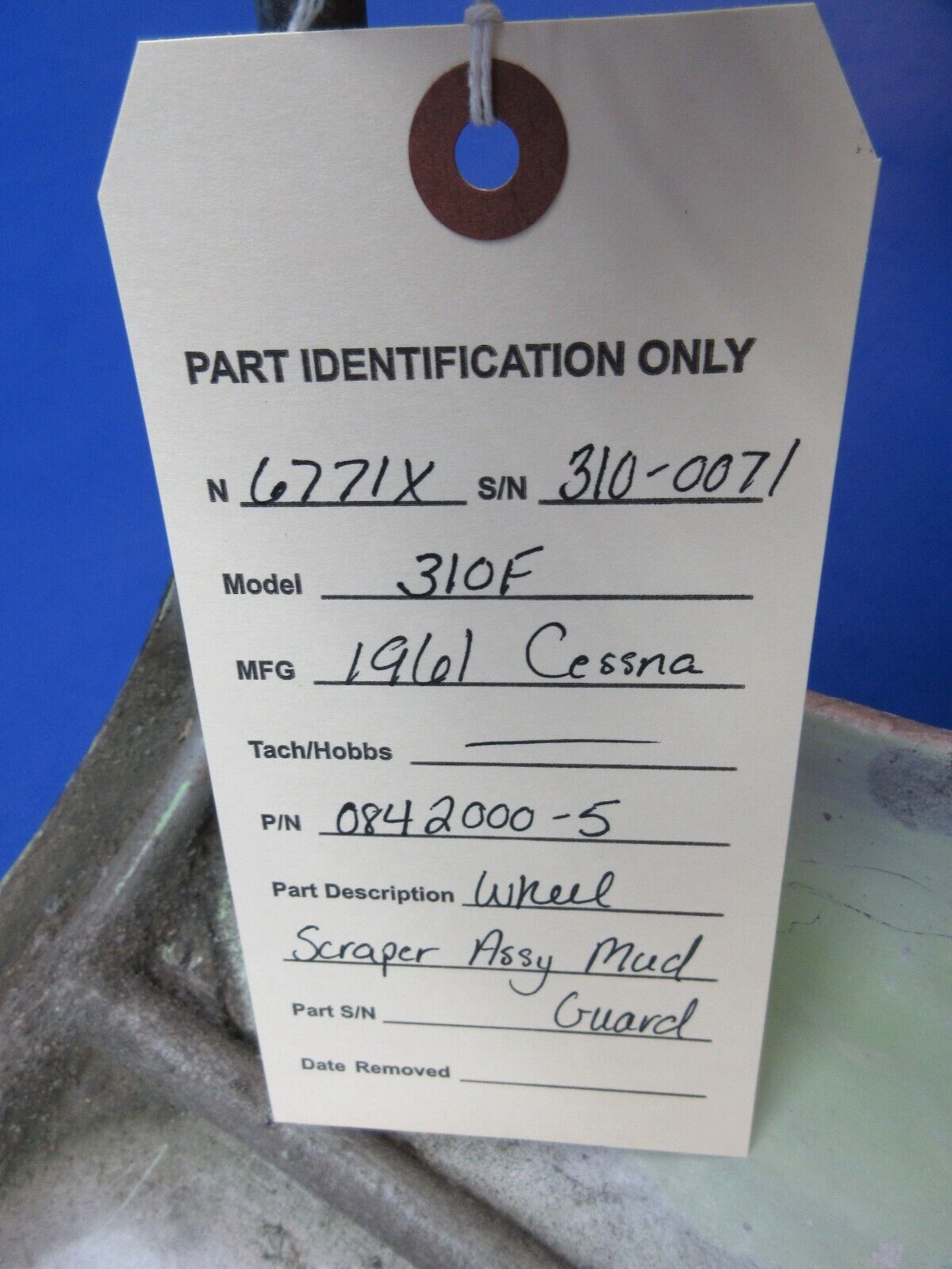 Cessna 310 / 310F Wheel Scraper Assy Mud Guard P/N 0842000-5 (1123-824)