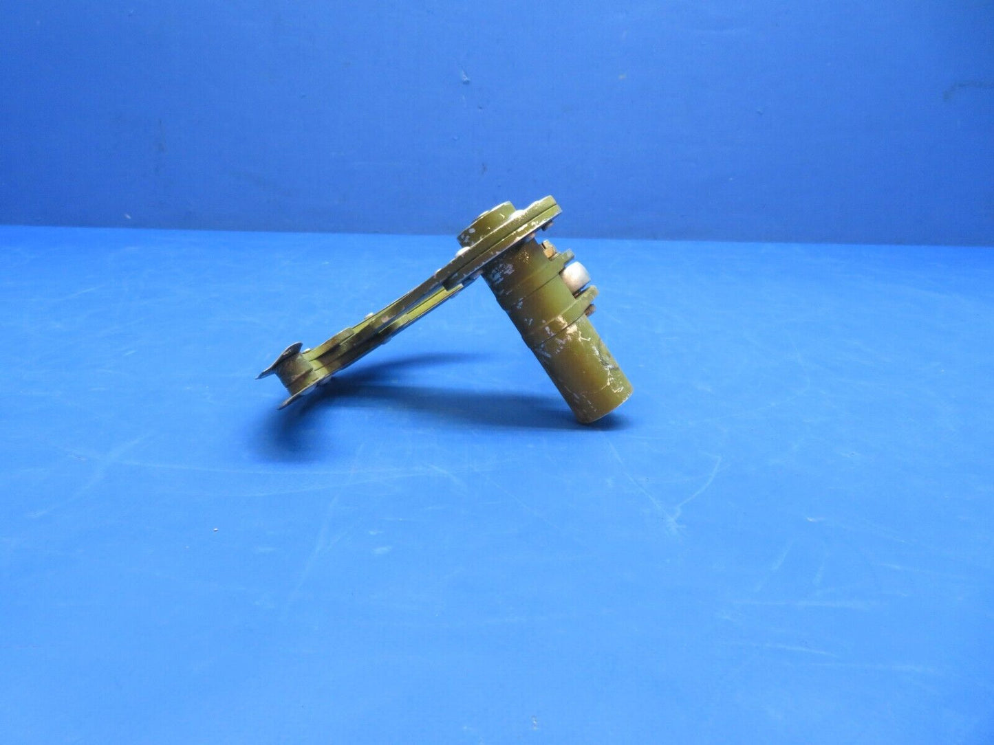 Cessna 310 / 310Q RH Aileron Bellcrank w/ Push-Pull Rod P/N 5025000-4 (0823-746)