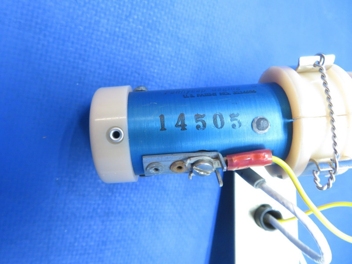Cessna 310 / 310Q CAS RH OTBD Fuel Sensor w/ Mount P/N 9910082-11 (0823-669)