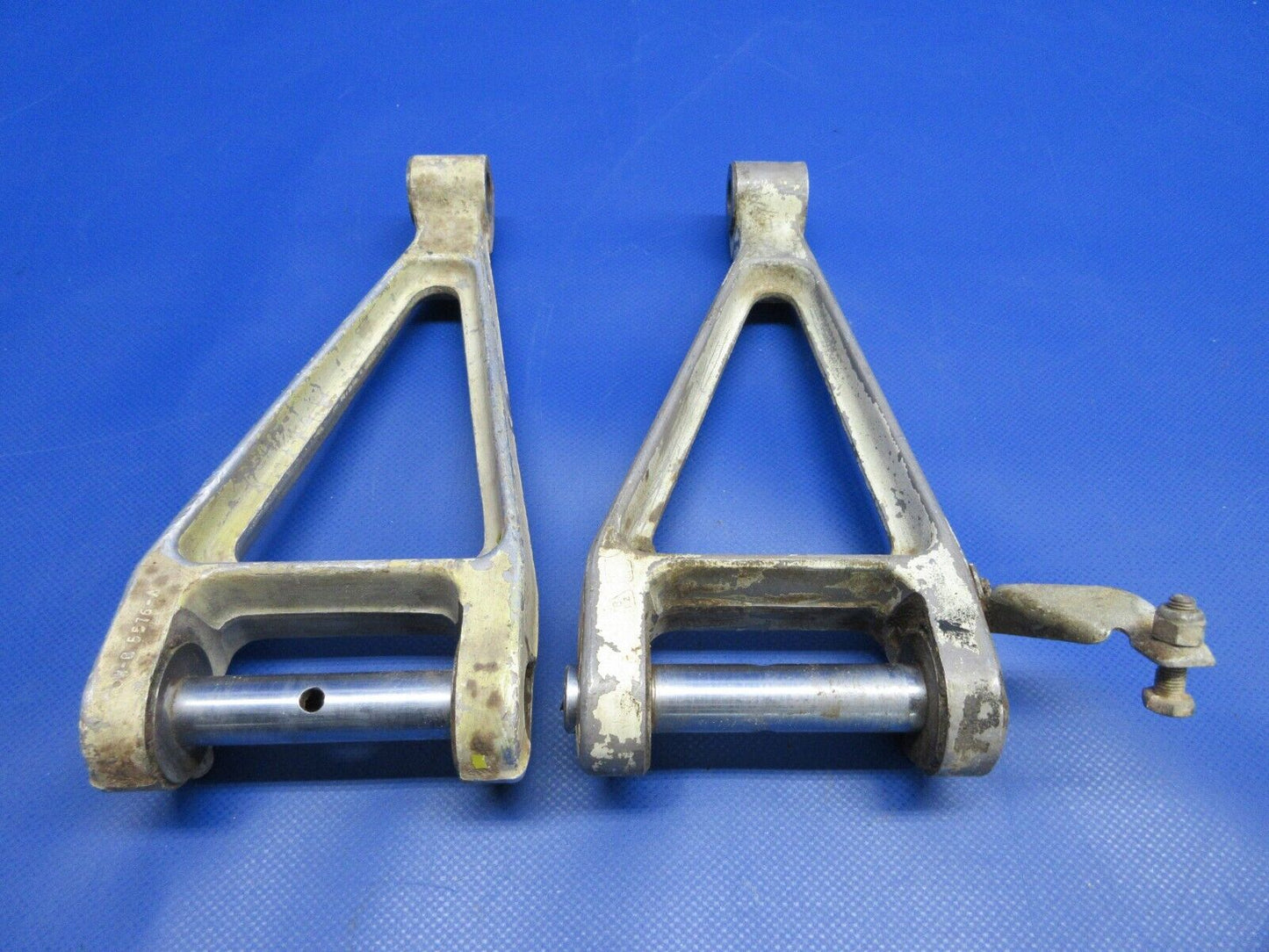 Beech 18 Landing Gear Torque Knee P/N 404-188408 SET (0224-1323)