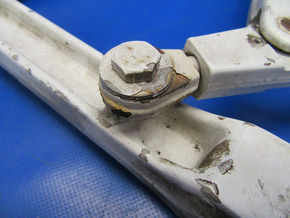 Cessna 310 Main LG Link Bellcrank Assy P/N 0841220-4, 0841103-497 (0519-365)