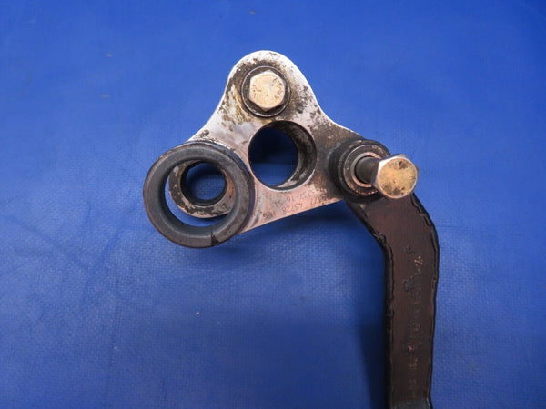 Diamond DA-42 RH Driver Plate w/ Brackett & Spring P/N D60-3237-16-51 (0623-387)