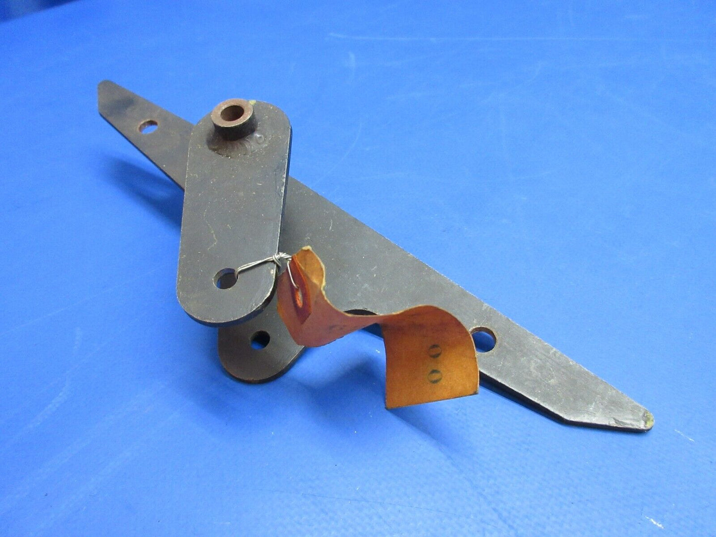 Piper PA-28 LH Aileron Bellcrank Assy P/N 62771-00, 62771-000 NOS (0523-497)