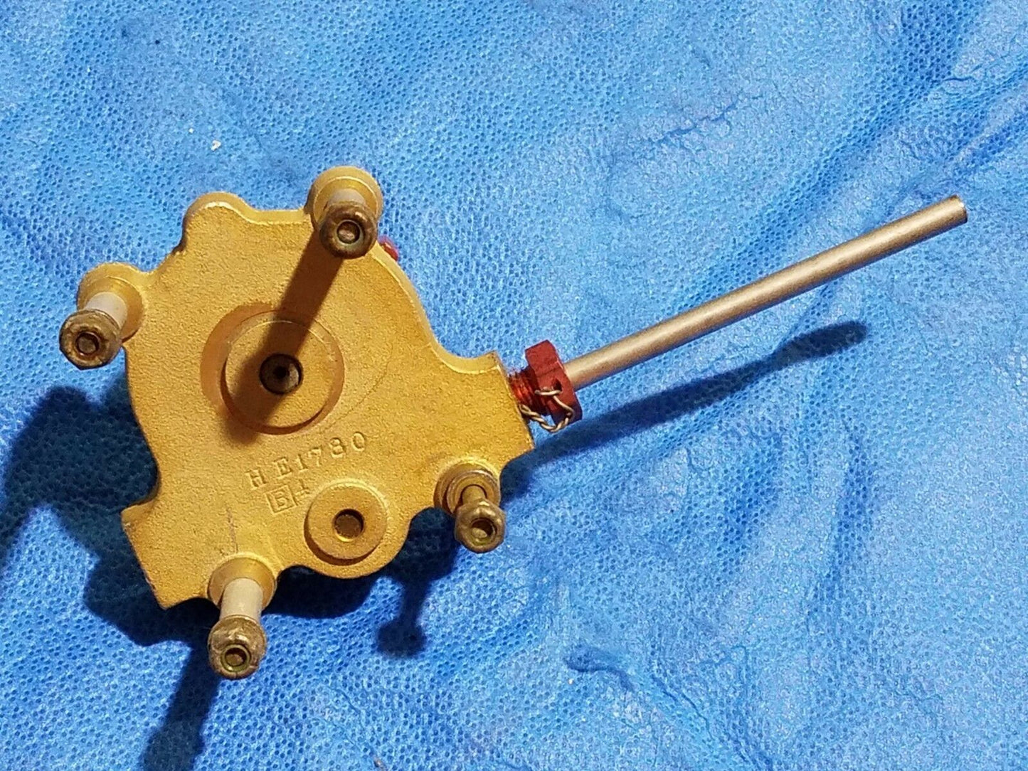 Beech Baron 58 Fuel Selector Control P/N HE7001-5 (0716-34)